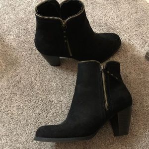 Black zipper Booties